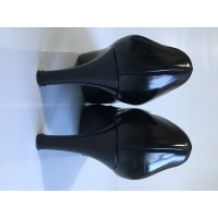 Louis Vuitton Pumps/Peeptoes aus Leder in Schwarz