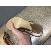 Moschino Love Sandalen aus Leder in Braun