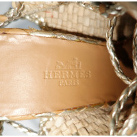 Hermès Sandalen Leer in Goud