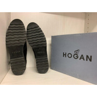 Hogan Slipper/Ballerinas aus Lackleder in Schwarz