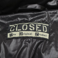Closed Vest in nero