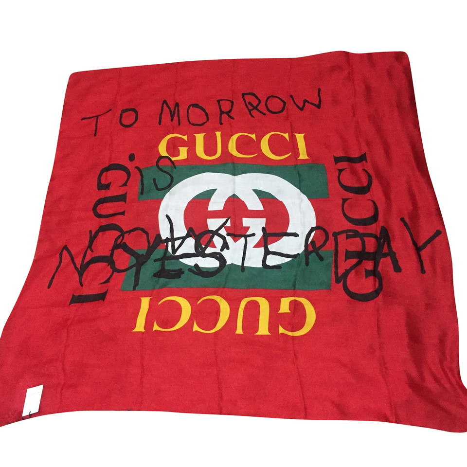 Gucci Scarf/Shawl in Red