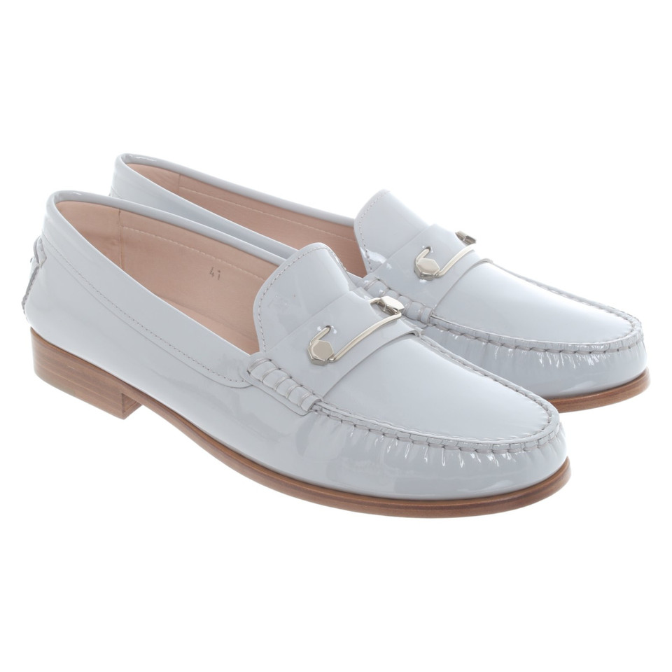 Tod's Slipper/Ballerinas aus Lackleder in Grau