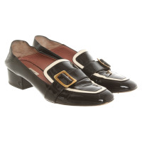 Bally Slipper/Ballerinas aus Lackleder in Schwarz