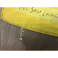 Yves Saint Laurent Schal/Tuch aus Seide in Gelb