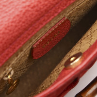 Gucci Umhängetasche aus Wildleder in Rot
