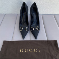 Gucci Pumps/Peeptoes en Toile en Noir