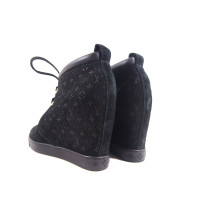 Louis Vuitton Lace-up shoes Suede in Black