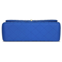 Chanel Classic Flap Bag Jumbo aus Leder in Blau