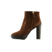 Tod's Ankle boots Suede in Brown