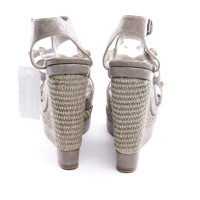 Balenciaga Sandalen aus Leder in Grau