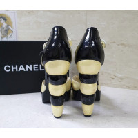 Chanel Pumps/Peeptoes aus Leder