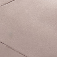 Miu Miu Umhängetasche aus Leder in Grau