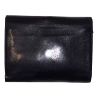 Gianni Versace Täschchen/Portemonnaie aus Leder in Schwarz