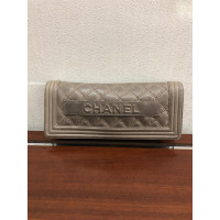 Chanel Clutch aus Leder in Taupe
