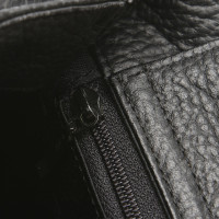 Yves Saint Laurent Umhängetasche aus Leder in Schwarz