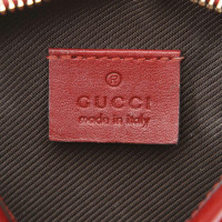 Gucci Täschchen/Portemonnaie aus Lackleder in Rot