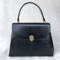 Aigner Handtasche aus Leder in Schwarz