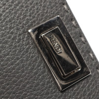 Fendi Täschchen/Portemonnaie aus Leder in Grau