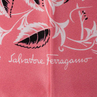 Salvatore Ferragamo Schal/Tuch aus Seide in Rosa / Pink