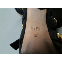 Gucci Sandalen aus Leder in Schwarz