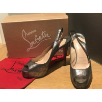 Christian Louboutin Pumps/Peeptoes Leer in Zilverachtig