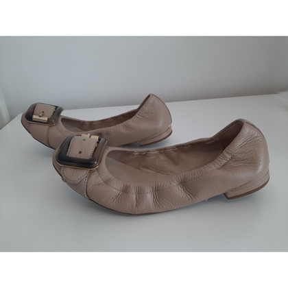 Burberry Slippers/Ballerinas Leather in Beige
