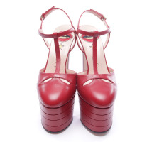 Gucci Pumps/Peeptoes aus Leder in Rot