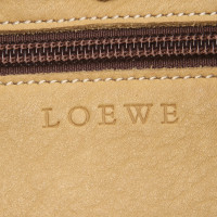 Loewe Umhängetasche aus Wildleder in Beige