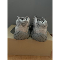Adidas Sneakers aus Wildleder in Grau