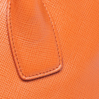 Prada Umhängetasche aus Leder in Orange