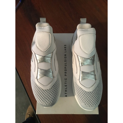 Athletic Propulsion Labs Sneakers aus Leder in Weiß