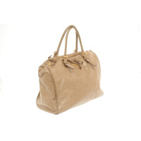 Prada Handtasche aus Leder in Beige