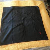 Yves Saint Laurent Schal/Tuch aus Seide in Schwarz