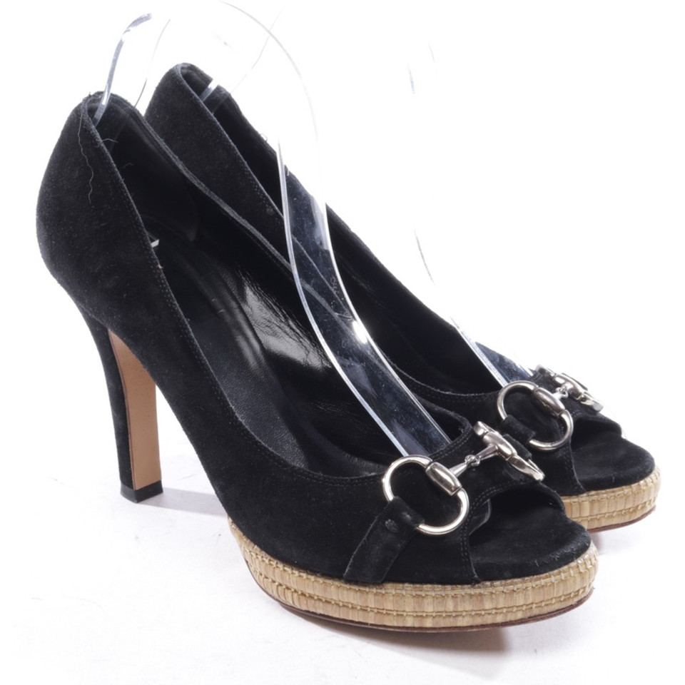 Gucci Pumps/Peeptoes aus Leder in Schwarz