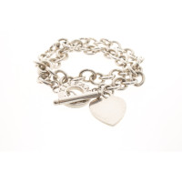 Tiffany & Co. Armband mit Herzanhänger und Knebelverschluss Silver in Silvery
