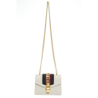 Gucci Sylvie Shoulder Bag Mini aus Leder in Creme