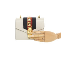 Gucci Sylvie Shoulder Bag Mini aus Leder in Creme