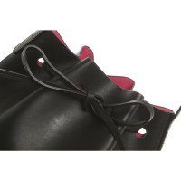Mansur Gavriel Bordo Mini Bucket Bag aus Leder in Schwarz