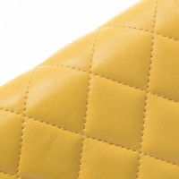 Chanel Täschchen/Portemonnaie aus Leder in Gelb
