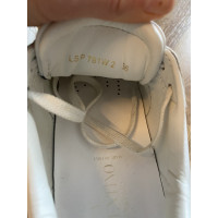 Valentino Garavani Schnürschuhe aus Leder in Weiß