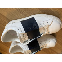 Valentino Garavani Schnürschuhe aus Leder in Weiß