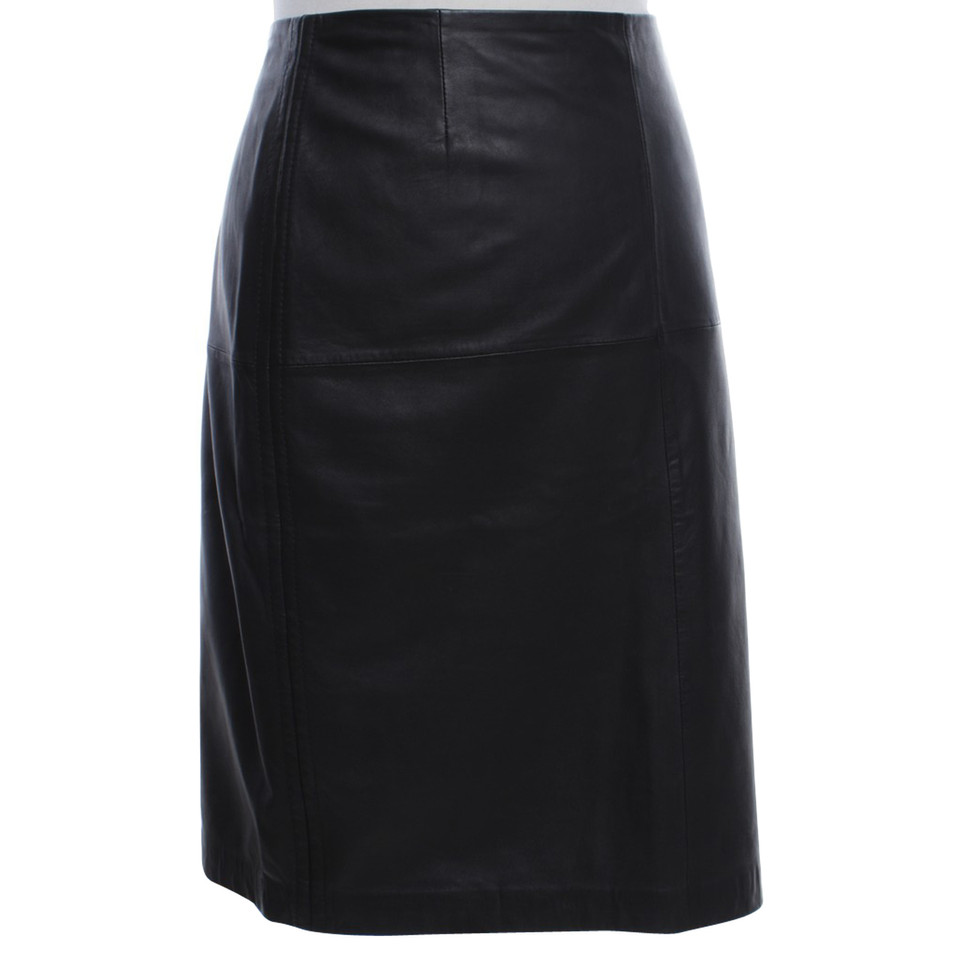 Hugo Boss Leather skirt in black - Buy Second hand Hugo Boss Leather ...