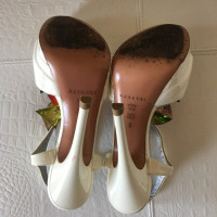 Casadei Chaussures compensées en Cuir verni en Blanc