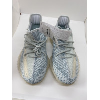 Yeezy Sneakers aus Canvas in Grau