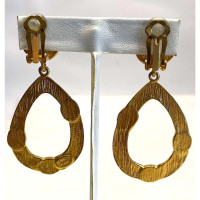 Kenneth Jay Lane Earring in Gold