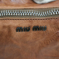 Miu Miu Umhängetasche aus Leder in Braun