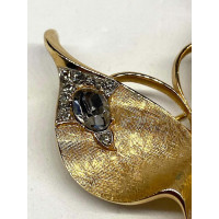 Trifari Vintage Brooch in Gold