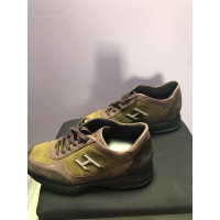 Hogan Sneakers aus Wildleder in Oliv