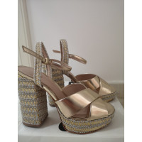 Schutz Sandals Patent leather in Gold